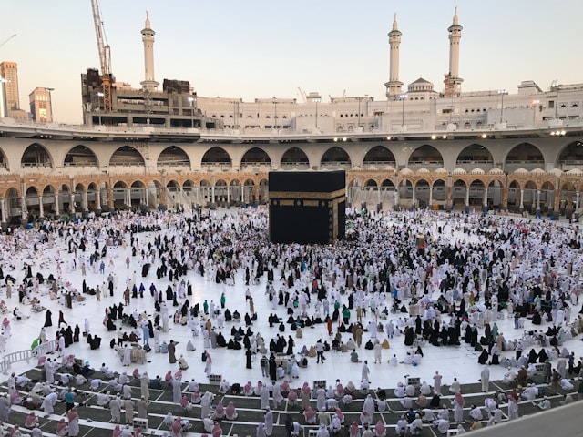 pilgrims at Kaaba